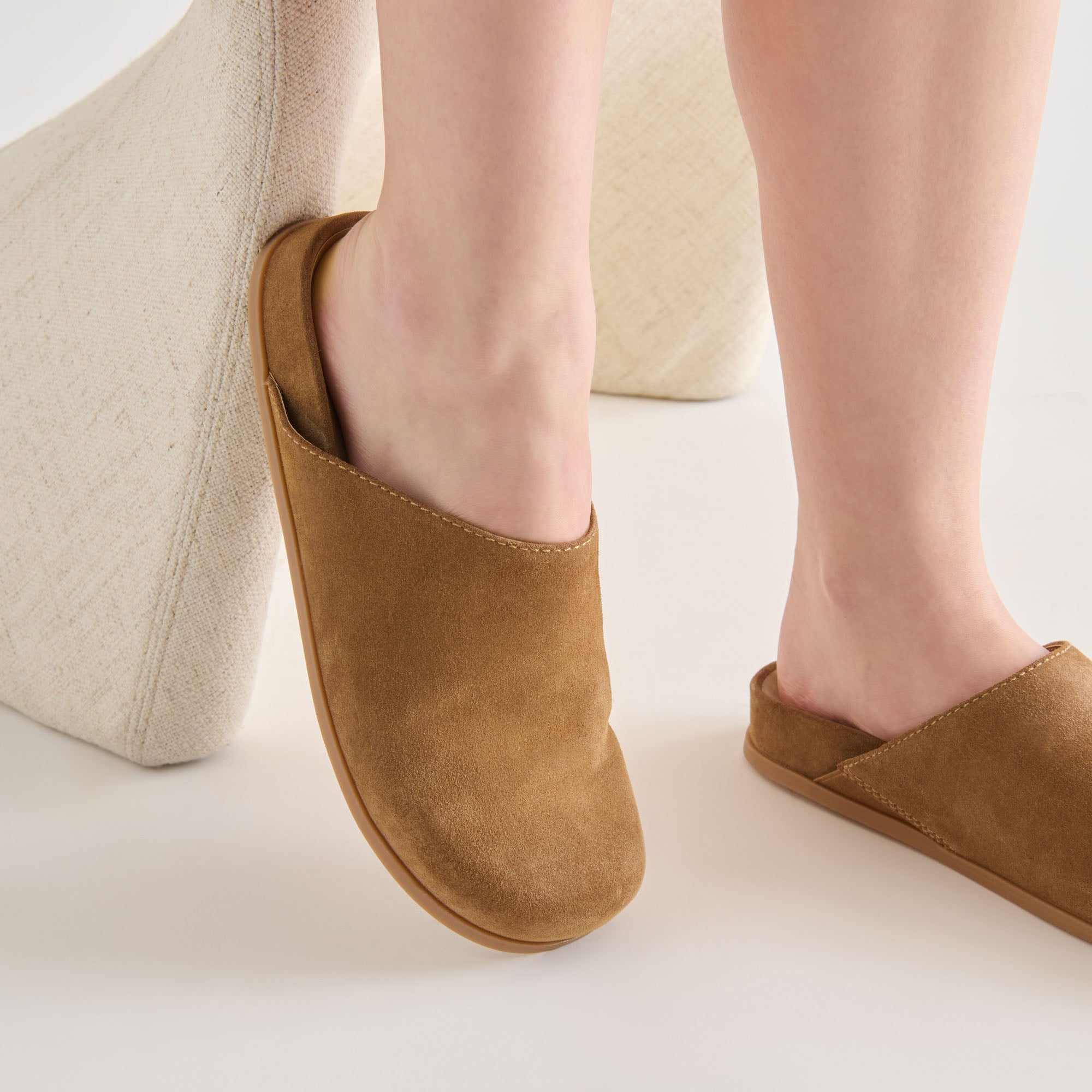 JONEY FLATS LT BROWN SUEDE