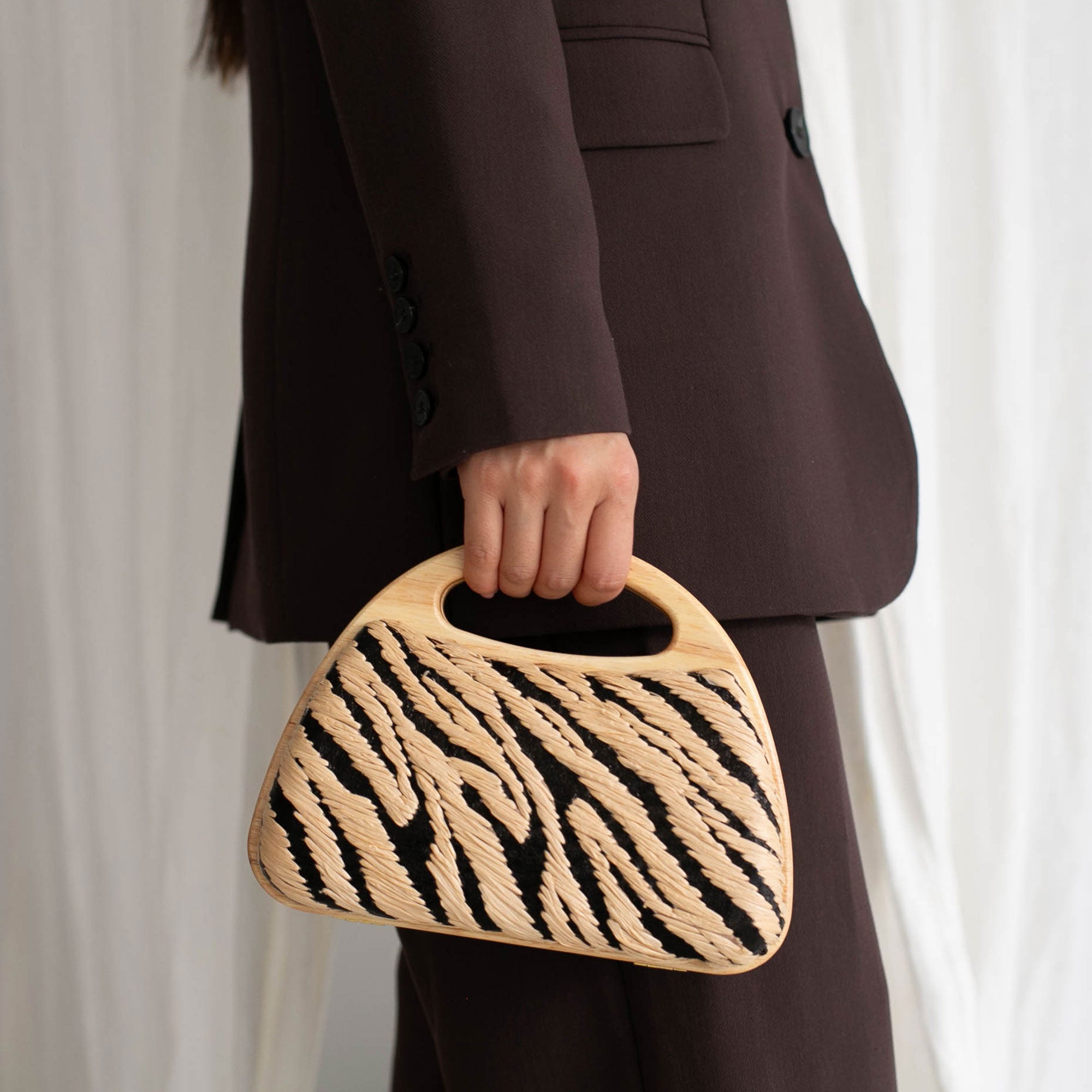 MAELIE HANDBAG BLACK NATURAL ZEBRA RAFFIA